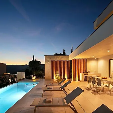Hotel With Pool In 3*